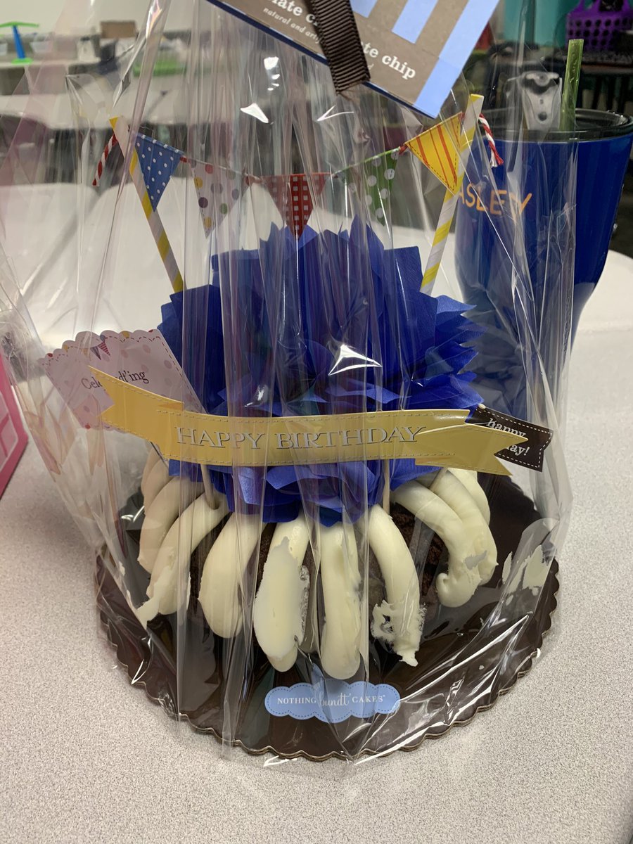 Beasley_SWE's tweet photo. I had a great birthday today! My students held up signs on my Zooms, my partner teacher and team showered me with treats, and I had a surprise visitor from one of my current students! @HumbleISD_SWE @murphysclass16 @Newton_SWE @MrsMcCoyGrade4 @Christner_SWE @MrsLewisGrade4 https://t.co/9BttndX6tz