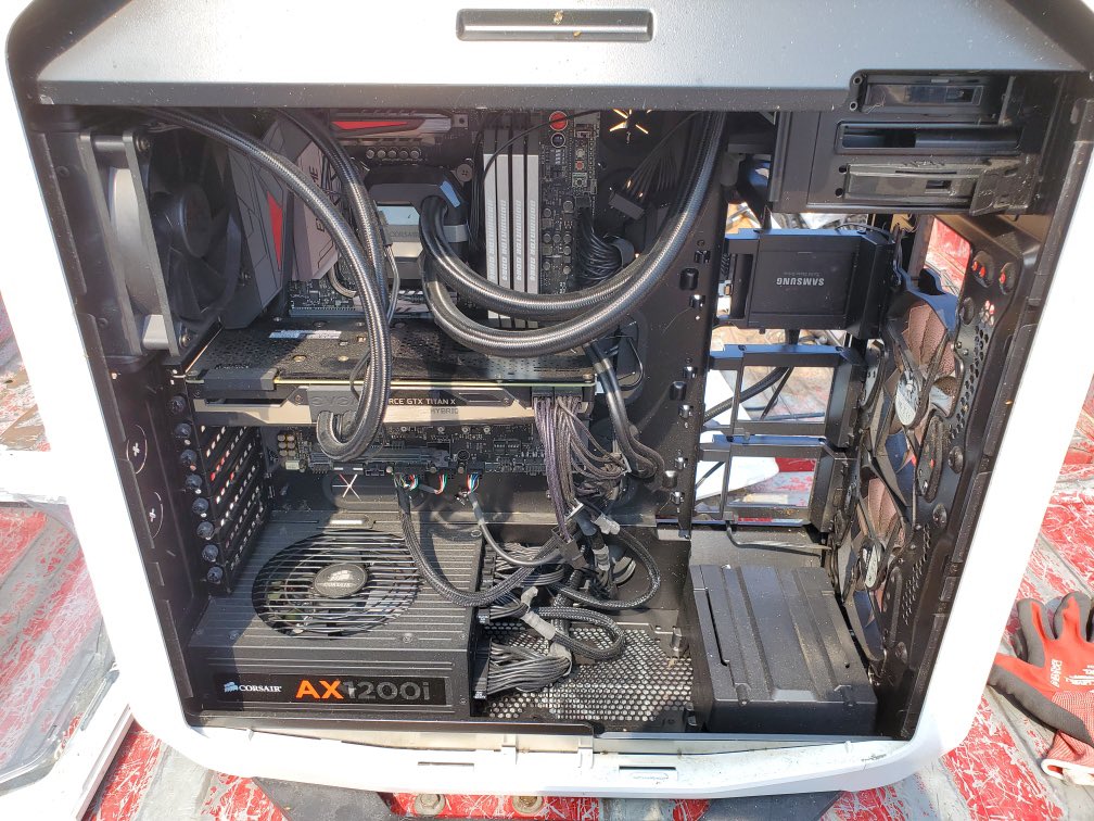 ThatOneTomahawk's tweet photo. So my buddy who does evictions just scored a PC with 64 gigs of RAM, a 6700k, a fucking GTX Titan X, and a 2TB SSD. All I had to do was apply new thermal paste and it performs as if it were brand new (with the exception of smelling like piss). WHAT A SCORE!!! https://t.co/HBBvezQ2sa