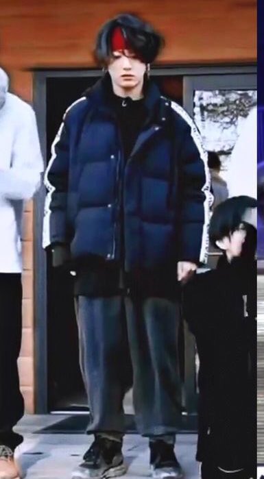 it's just tiny koo standing, carry on