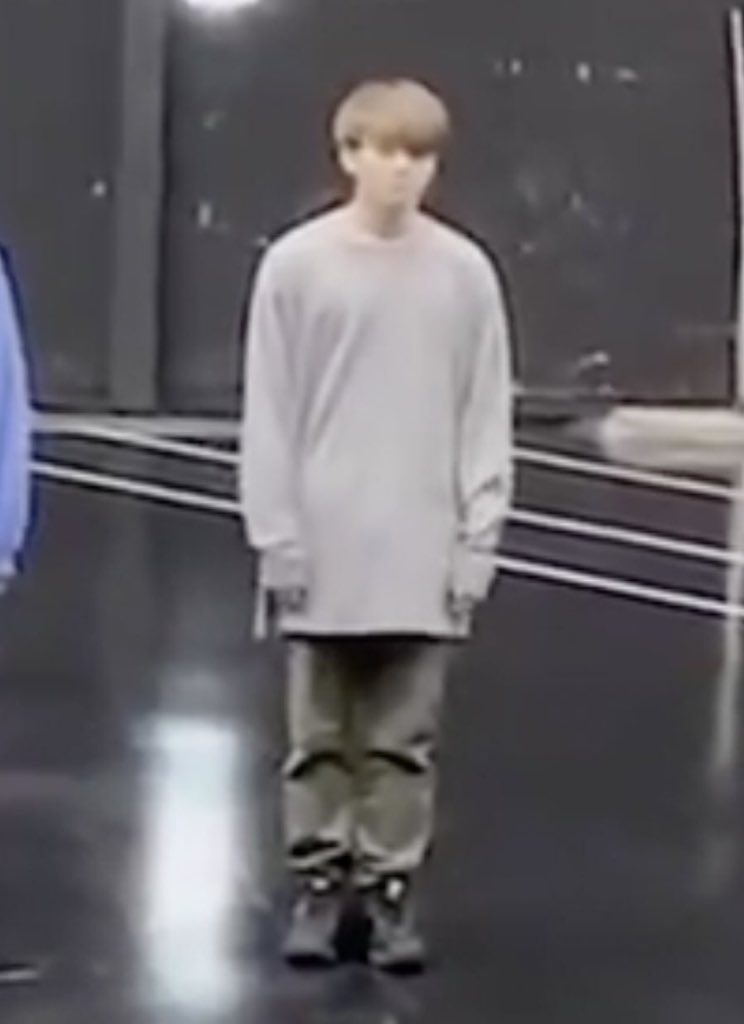 it's just tiny koo standing, carry on