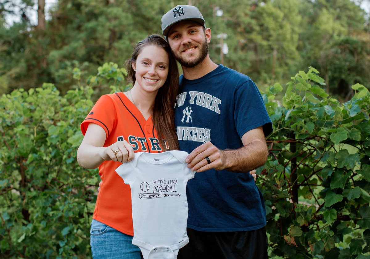 sgl_burchett's tweet image. Happy birthday to me!

Carolina Gail Burchett is currently slated to make her debut on March 11th! 

Time to cast your vote! 
Will she be:

1) An @astros fan?
2) A @Yankees fan?
3) None of the above? 😂