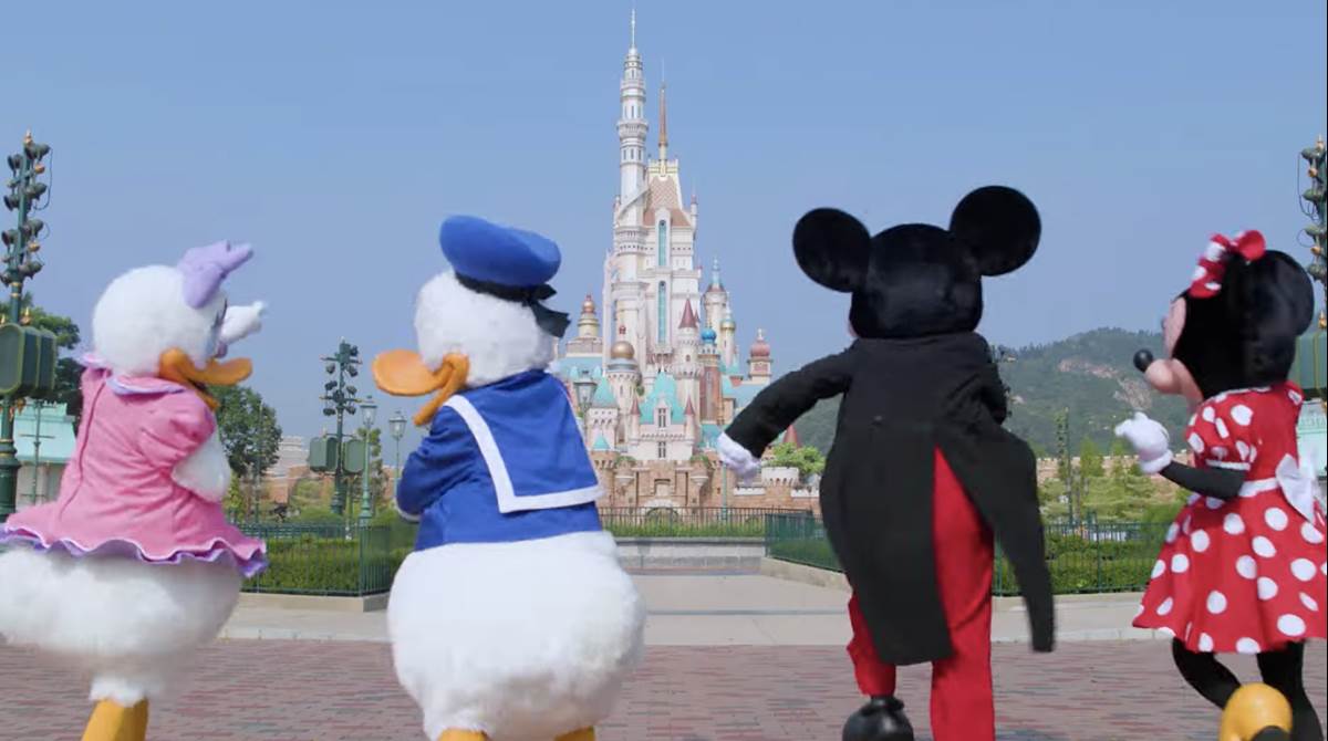 Laughingplace Com Hong Kong Disneyland Is Excited To Be Reopened And Shared A Cute Video Of Mickey And Friends Preparing To Welcome Back Guests T Co Qpkdl1dh8k T Co Gjqpcryibj Twitter