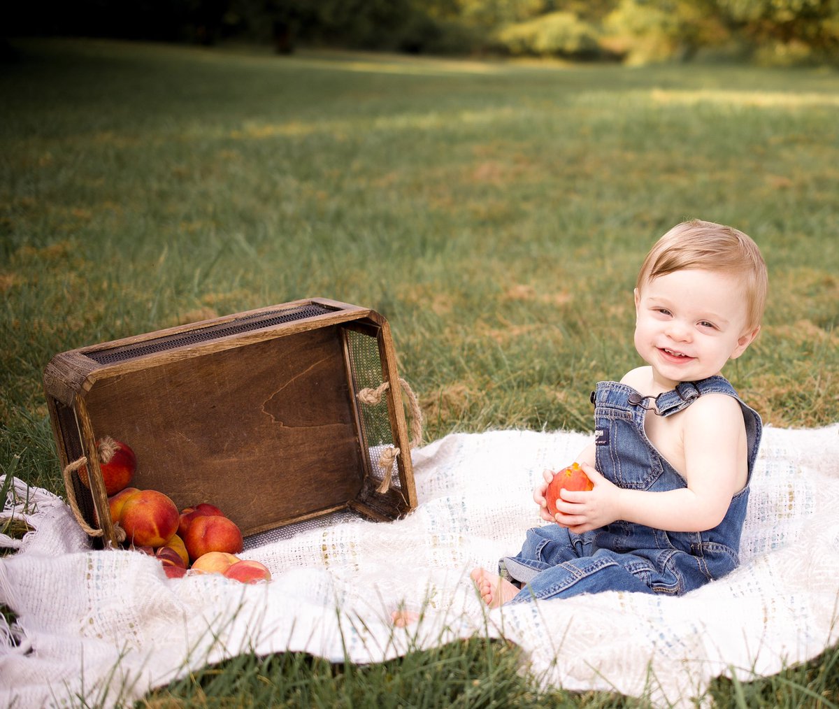 EverettsMomma's tweet photo. Our little peach is turning ONE! 🍑 https://t.co/pHetNHlfQj