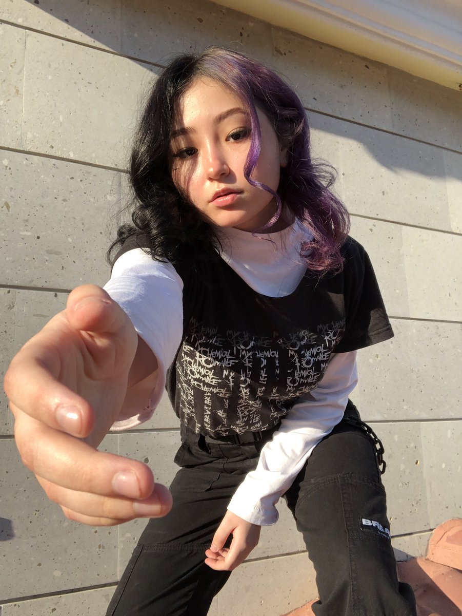 MaferChavana's tweet photo. Kid’s do not climb on the roofs https://t.co/MHKNOHCMrj