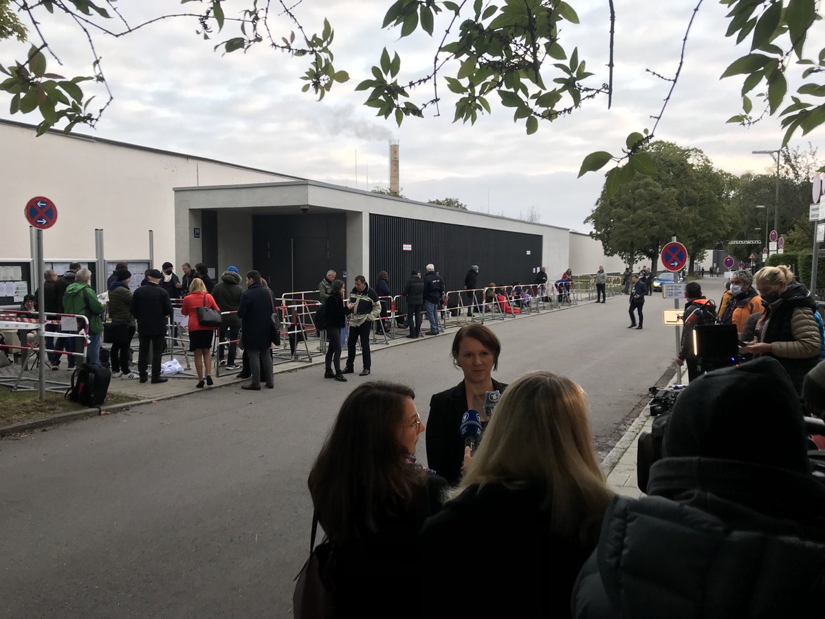 In zwei Stunden beginnt hier der Prozess gegen Ex-#Audi-Chef Rupert #Stadler wegen seiner Rolle im #Diesel-Skandal. „Es besteht eine hohe Wahrscheinlichkeit, dass er verurteilt wird. Es ist ein Schaden entstanden“, so die Staatsanwaltschaft im Interview. @br24