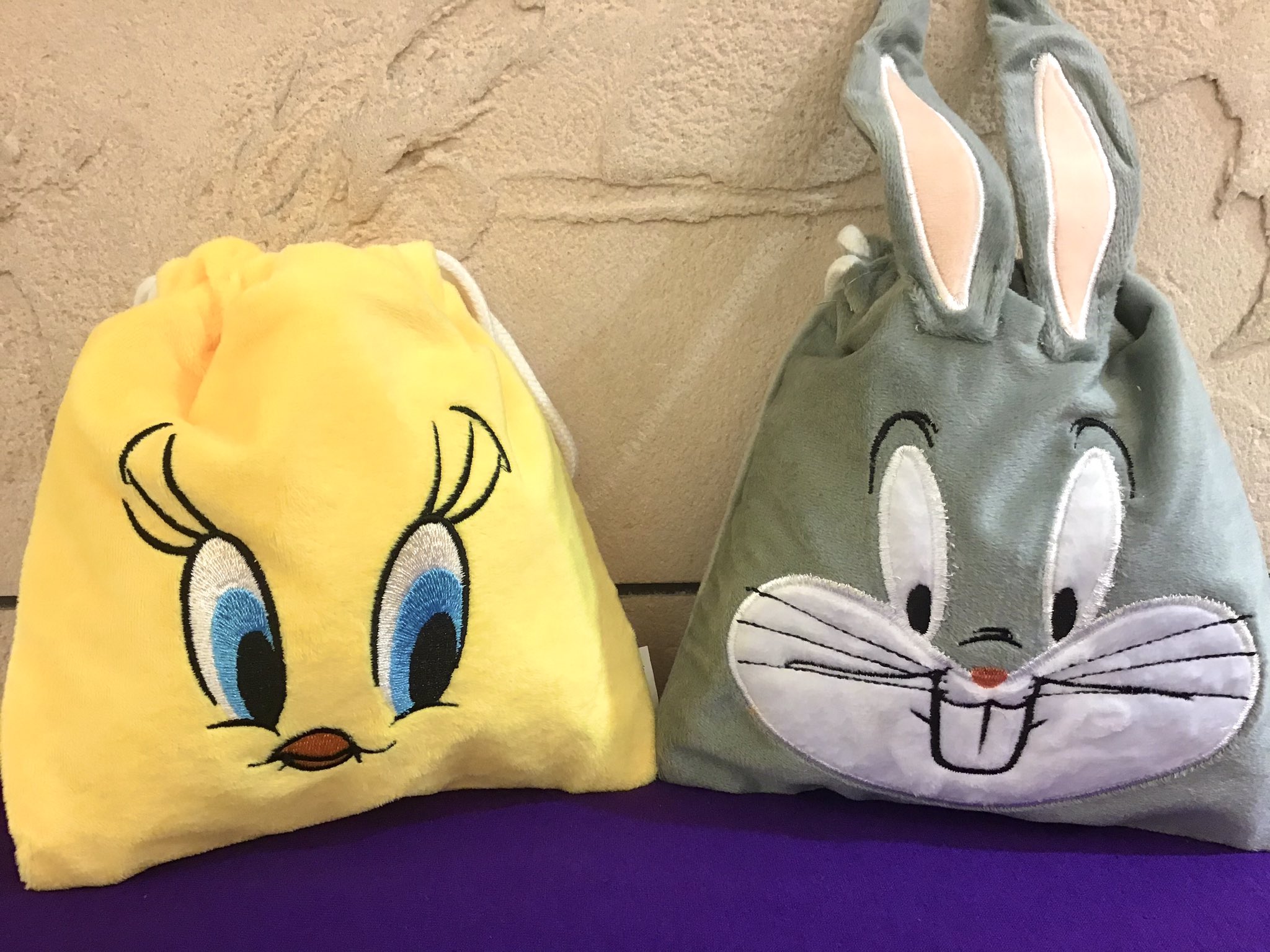 Twitter 上的 サンキューマートあべのルシアス店 再入荷 Looney Tunes サンキューマートのコラボ商品よりぬいぐるみ巾着が再入荷しました ふわふわで可愛いトゥイーティー とバニーの2種類ご用意しております もちろん全品390円 税 可愛いと思ったらrt