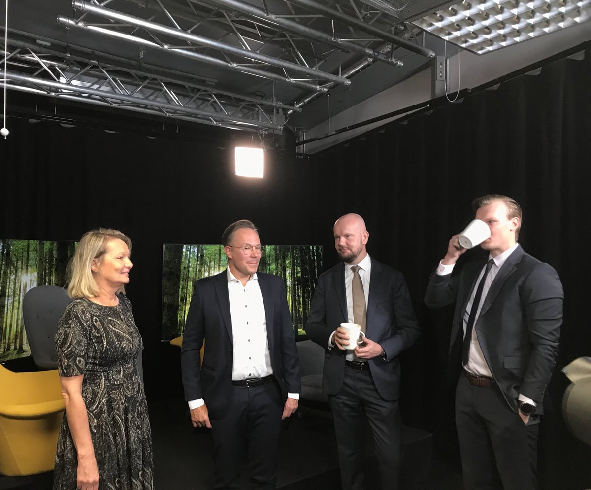 Lähetys yrityksen kilpailukyvyn mittareista alkamassa, katso suorana tai tallenteena. lnkd.in/dpzcjPD <a href="/HandelsbankenFi/">Handelsbanken Suomi</a> <a href="/Kuusala/">Jukka Kuusala</a> @ToivakkaLenita <a href="/wuorenmaa/">Mika Vuorenmaa</a>  Juho Maalahti