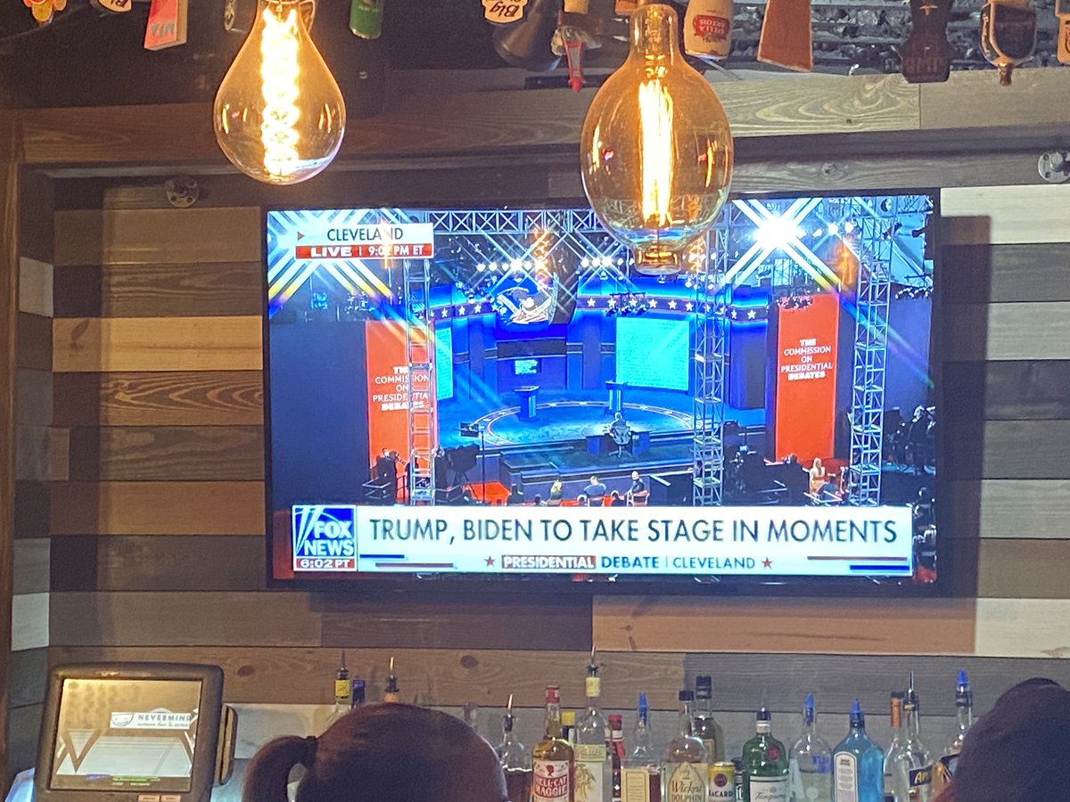 LastraMissi's tweet photo. #MAGAMeetup watching debate @NevermindAwesomeBar and cheering for President Trump!  #LeadRight #Cat5Cavalry https://t.co/YVxpzDEuII