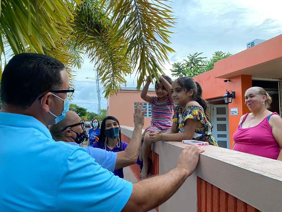 MClaudioRodrig's tweet photo. Y llegamos a #SantaIsabel, donde junto a nuestro alcalde @QuestellQuique visitamos el Barrio Ollas gracis por su recibimiento. ¡Vota integro ❌ debajo de la 🌴 en las 3 papeletas! #ConClaudioMeQuedoYo https://t.co/Pn0c9JE1rV