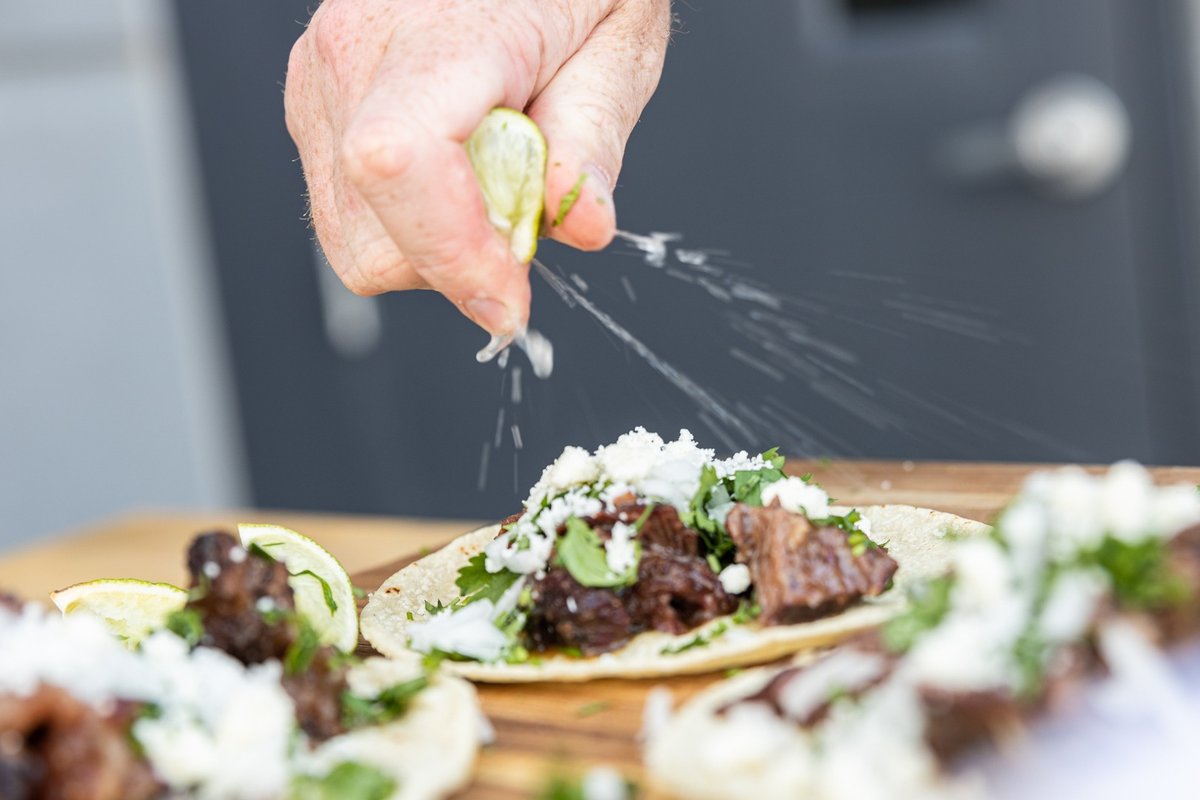 Thermapen's tweet photo. Lime wedgesโthe cherry on top for all tacos. Smoked barbacoa beef tacos recipe inspired by our friend @MeatChurch https://t.co/gAT8Izpv8I
#thermoworks #thermapen #smoke #smoker #bbq #smoked #bbqlife #bbqfam #food #foodie #bbqpic #beef #tacos https://t.co/YueNBTVERe