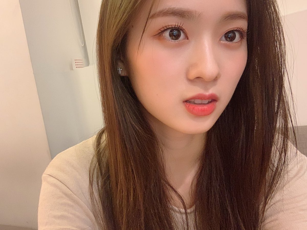 cherrybullet's tweet photo. [#메이 #MAY] 우리 룰렛이 맛있는거 많이 먹고 많이 자고 건강했으면 좋겠당 
추석 잘 보내세요 여러분 ❤️

#CherryBullet #체리블렛 https://t.co/WQxlFJRt7M