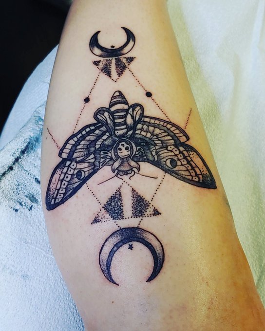 Got my newest tattoo! https://t.co/xyUv509hgI