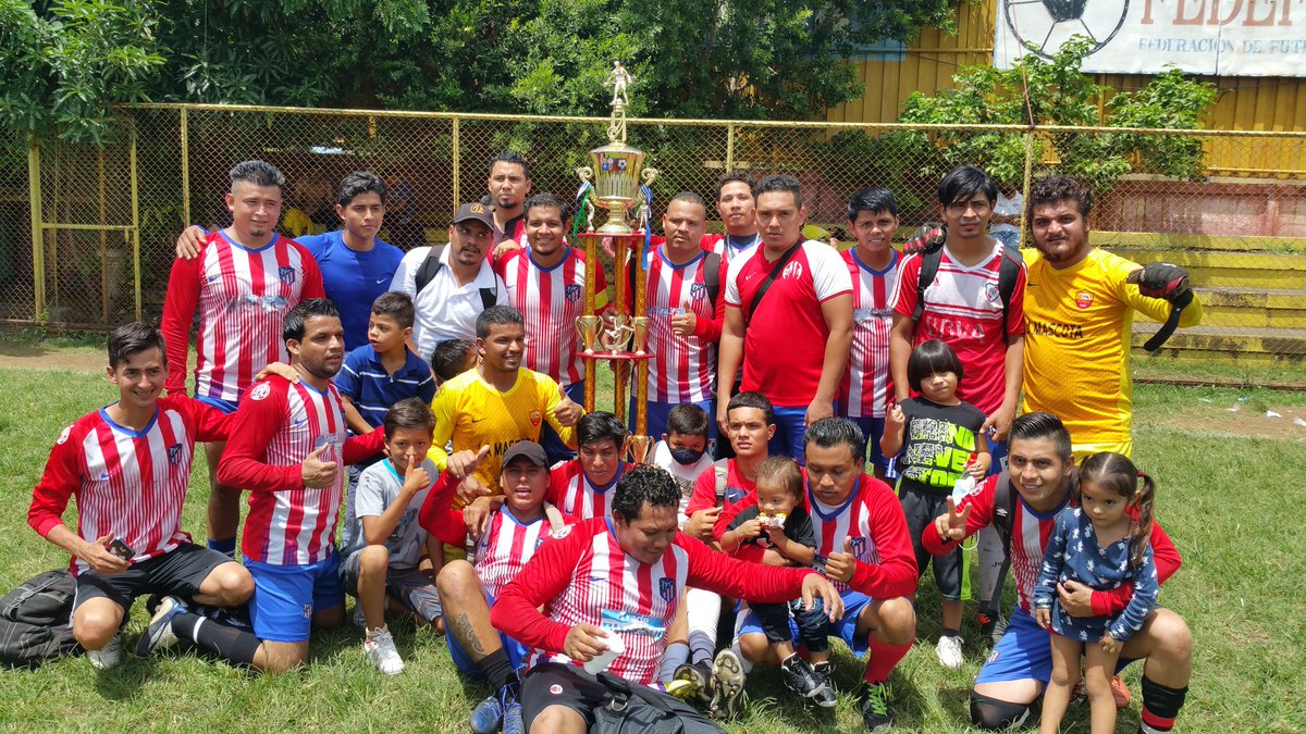 Chacalin2020's tweet photo. Equipo de Fútbol La Mascota... campeón en liga interintitucional #Fetsalud solo con el #FSLN vamos por más #victorias https://t.co/1489LQXnne