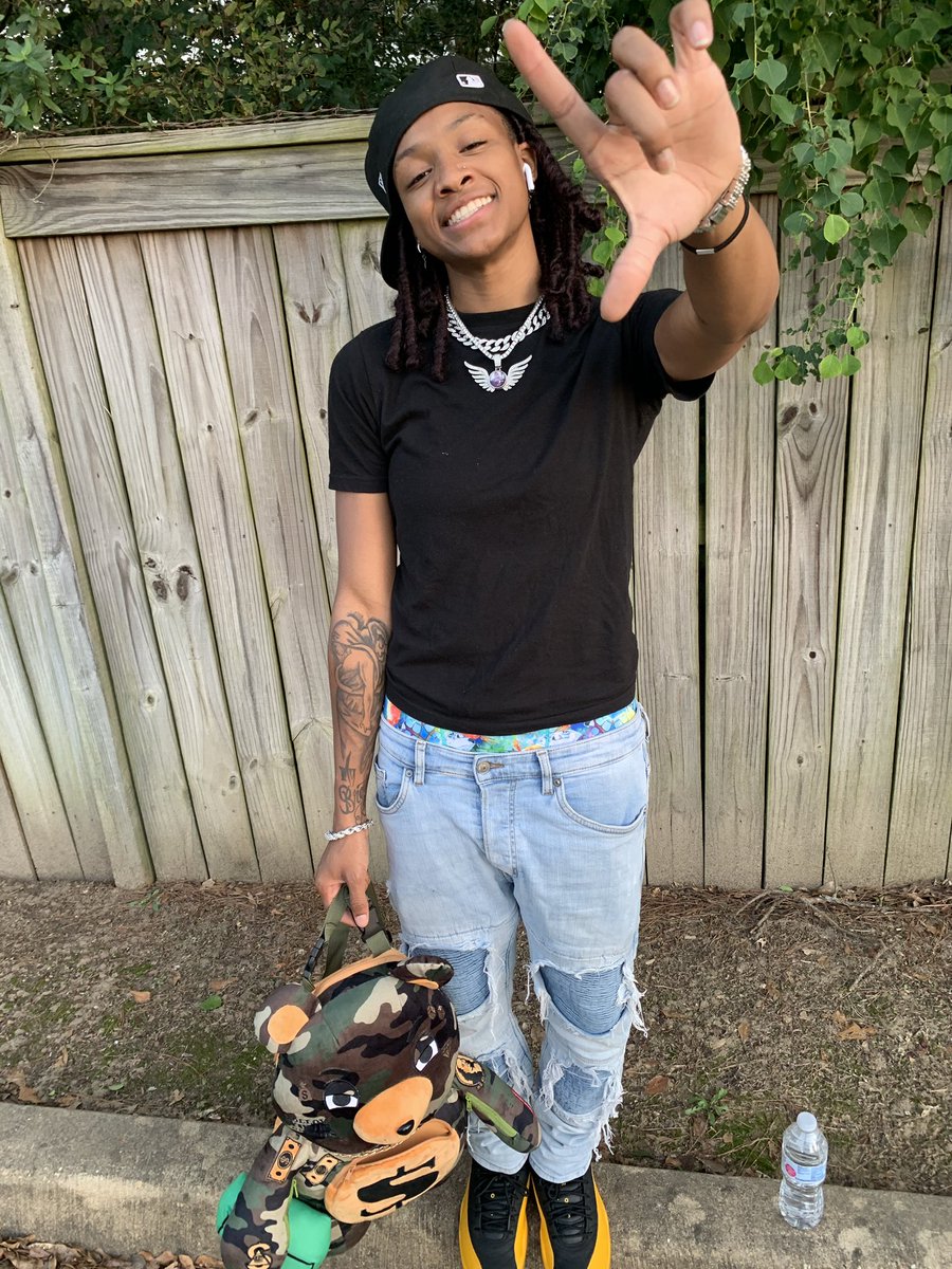 469Vee's tweet photo. Lemme turn up onnem rq 🌪 https://t.co/B9BEcigEXt