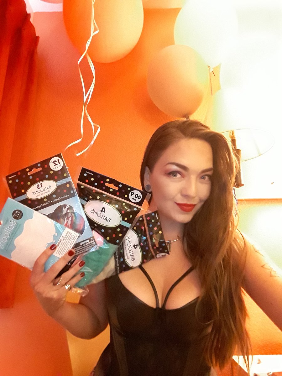 BeeatrixLady's tweet photo. #Looner #balloons #looners #loonergirl #loons #Beeatrix #LadyBeeatrix #finslave #FinDom #tribute #spoiled https://t.co/2i8JYXEYsY