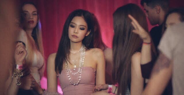 love is a complicated emotion. one no one really knows how to explain, but it was something rosé immediately felt when she saw an oddly familiar lady in the middle of a noisy crowd. she has never felt loved, but she knew then, that it’s something she wants from that stranger.