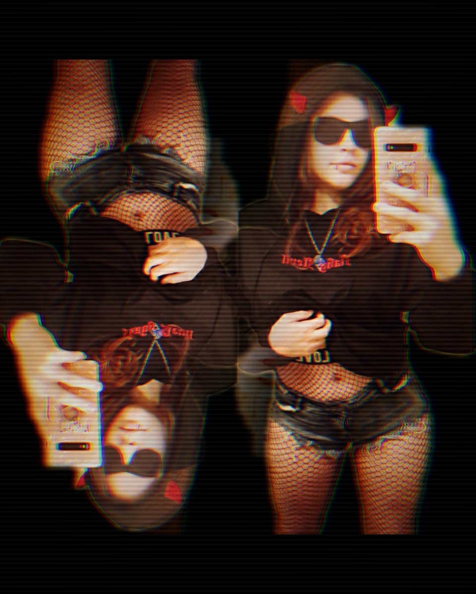 MarieKovacs's tweet photo. ๐น๐ฆโข๐ญ๐๐๐ ๐ฏ๐๐๐๐โข๐ฆ๐น
โ
#babydevil #devilhoodie #devilhorns #demonwings #gothgf #lovefishnets #fishnets #egirl #egirlaesthetic #egirlfashion #egoth #fairytail #fairytailnecklace #jeanshorts #hoodieweather #aesthetic #90saesthetic #cyberpunk #streetfashion https://t.co/pHuEHyrkbW