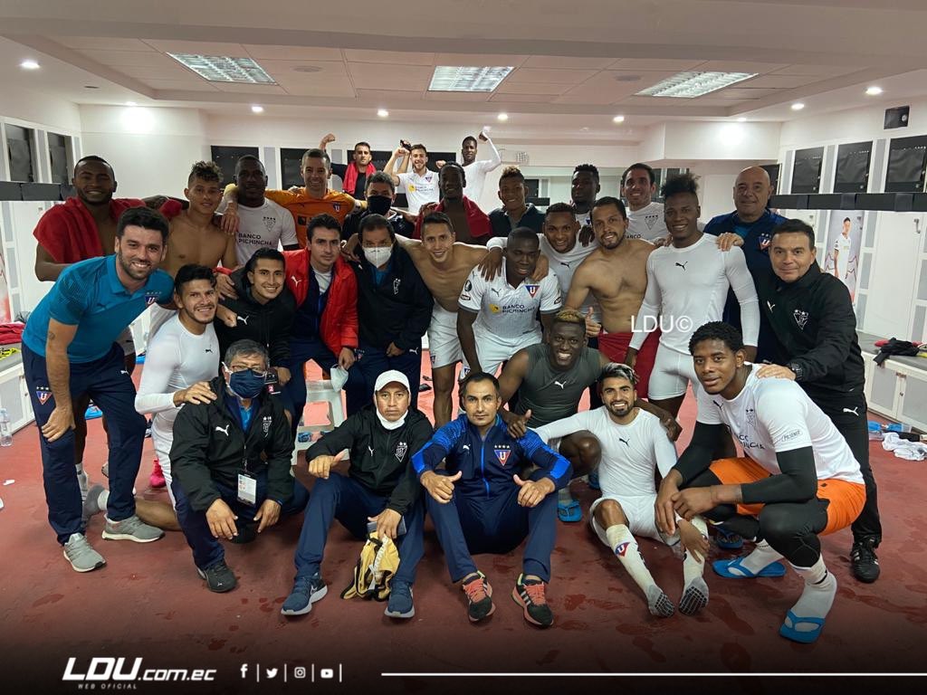 santybarragan's tweet photo. Un año complicado nos regala alegrias como la clasificación de hoy en Copa Libertadores; una justa recompensa al esfuerzo desplegado por el gran grupo humano que conforma @LDU_Oficial; ahora a encarar con la misma ilusión lo que se viene 💪🏼🙏🏼! https://t.co/F1C7vgunPS