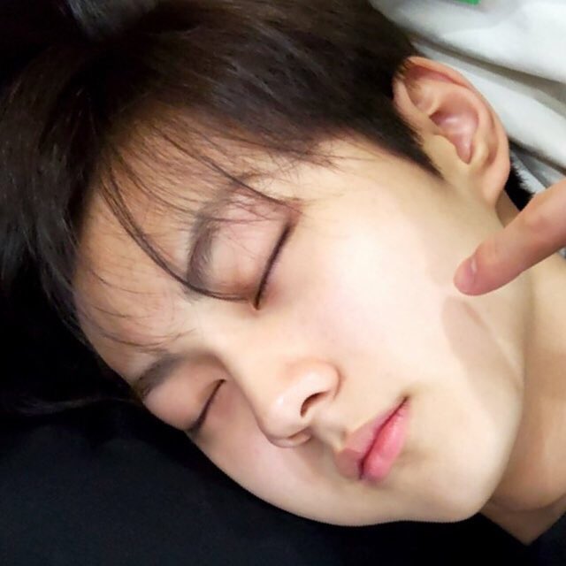 woniebun's tweet image. cry with me