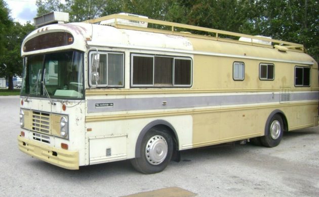 Have you ever toured the country in an RV? How about a vintage Bluebird Wanderlodge? -> barnfinds.com/68k-mile-1972-… #Bluebird #Wanderlodge