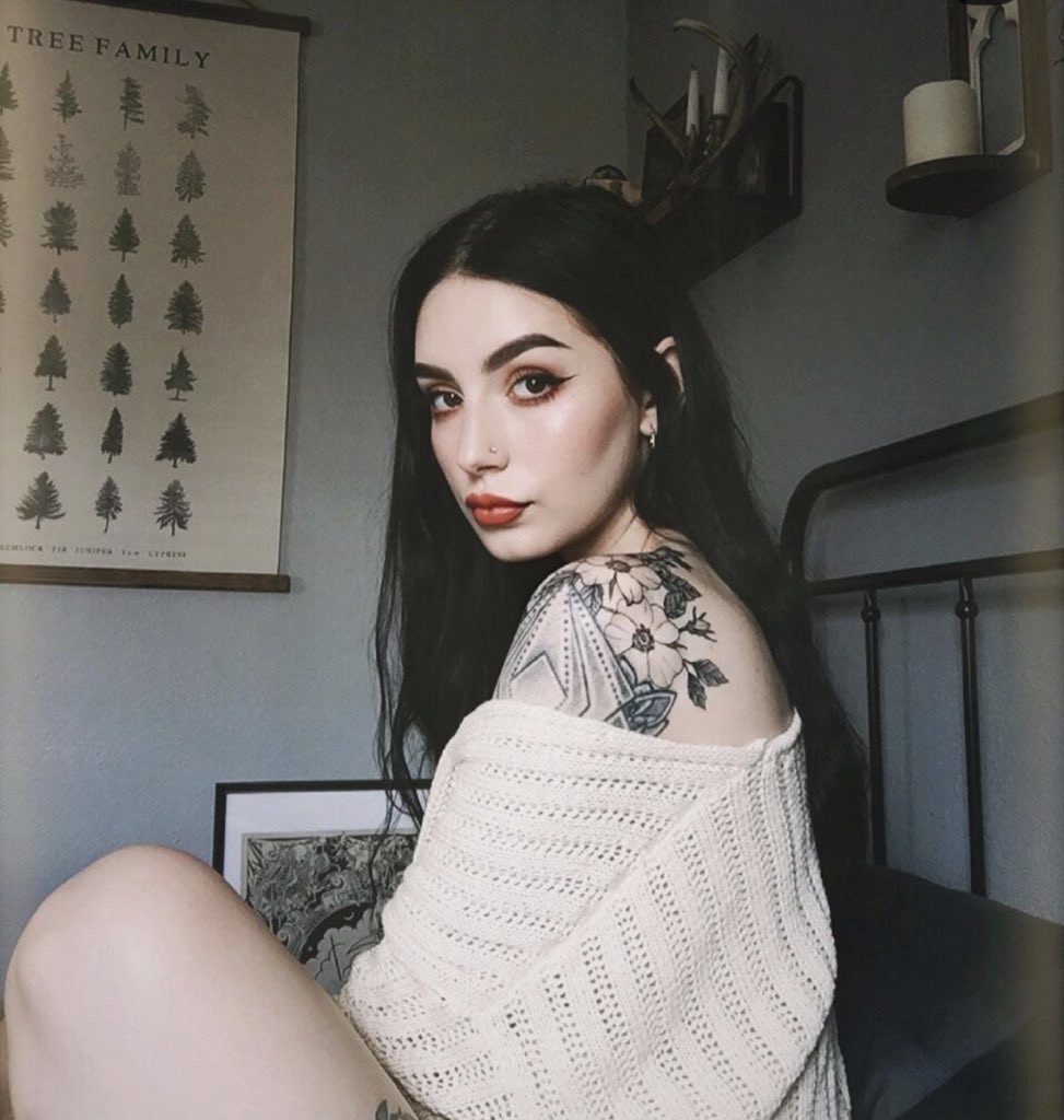 Perfxctlcve's tweet image. Violet Maria Adams. 
Descriptive/Literate. 
OC.
ND. 
21+ 
Angel but a sinner. 
Sweetheart. 
Like/RT for me?

“To love for the sake of being loved is human, but to love for the sake of loving is angelic.”