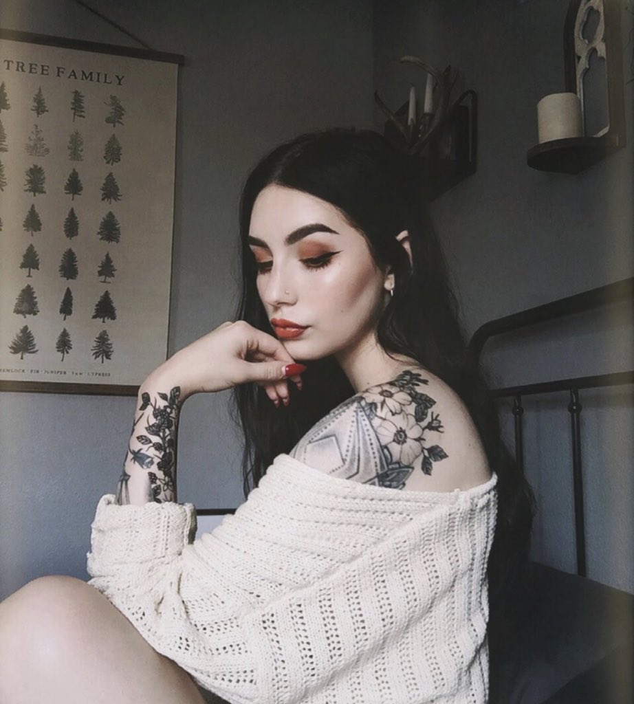 Perfxctlcve's tweet image. Violet Maria Adams. 
Descriptive/Literate. 
OC.
ND. 
21+ 
Angel but a sinner. 
Sweetheart. 
Like/RT for me?

“To love for the sake of being loved is human, but to love for the sake of loving is angelic.”
