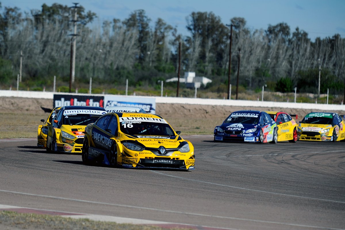 #TC2000 hace 2 años <a href="/NicoMoscardini/">Nicolás Moscardini</a> ganaba en Mendoza y lograba su PRIMERA victoria en la categoría a bordo de una Fiat Linea del <a href="/litoralgroup/">Litoral Group</a>. Segundo llegó <a href="/hernanpalazzo19/">Hernan Palazzo</a> y tercero Juan Cruz Acosta. El Sprint lo ganó <a href="/Nicolas_Dapero/">Nico Dapero</a>.

📸<a href="/TC2000online/">TC2000</a>