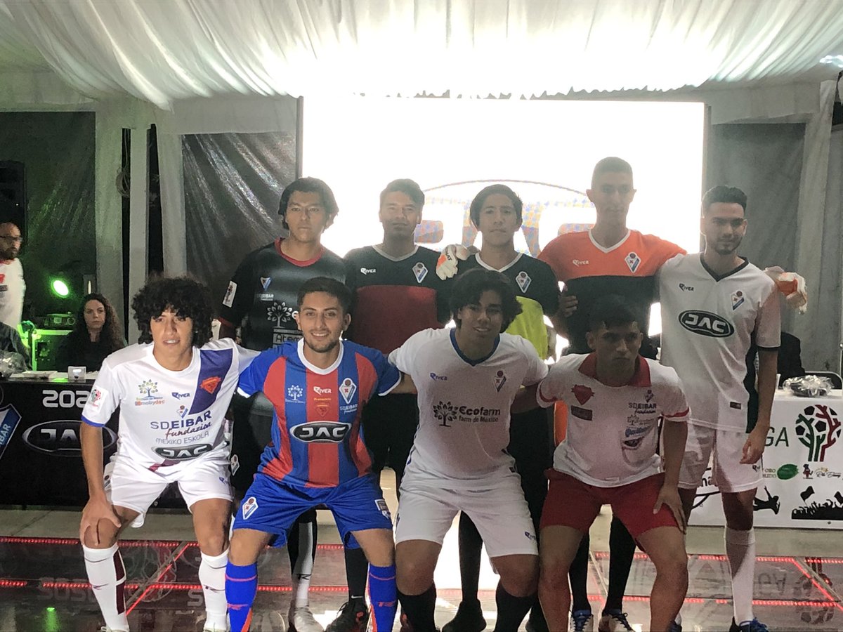 ElSommelierFut1's tweet photo. Presentación uniformes @SDEibar en su participación en la @LigaTDP convenio con #cimagol y #venadosdeatemajacbrizuela https://t.co/PlTc8NhnQl