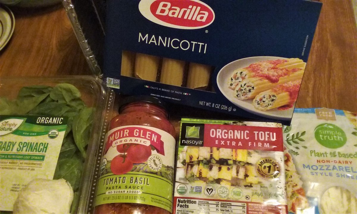 MadamSarcastra's tweet image. Because of the awesomeness that was #roasted #garlic in my #homemade #Vegan #CreamCheese, I decided to prep for #manicotti:  #tofu #ricotta w/ yet another bulb of roasted garlic, fresh #organic baby #spinach, fresh #Homegrown #basil + #nooch, #EVOO, #spices, etc.

#ToBeContinued