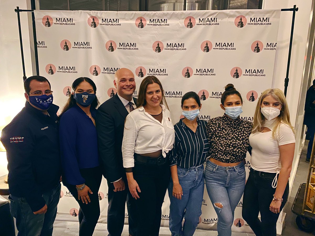 RepublicansFIU's tweet photo. Thank you to everyone that came out tonight for the debate watch party! 🇺🇸 What are your thoughts on tonight’s event? Comment down below! ⬇️
.
.
.
#RepublicansFIU #FIU #Debate #Trump #MAGA #KAG @RepublicansFIU @MiamiYRs @EquipoTrump https://t.co/iUUaFPN715