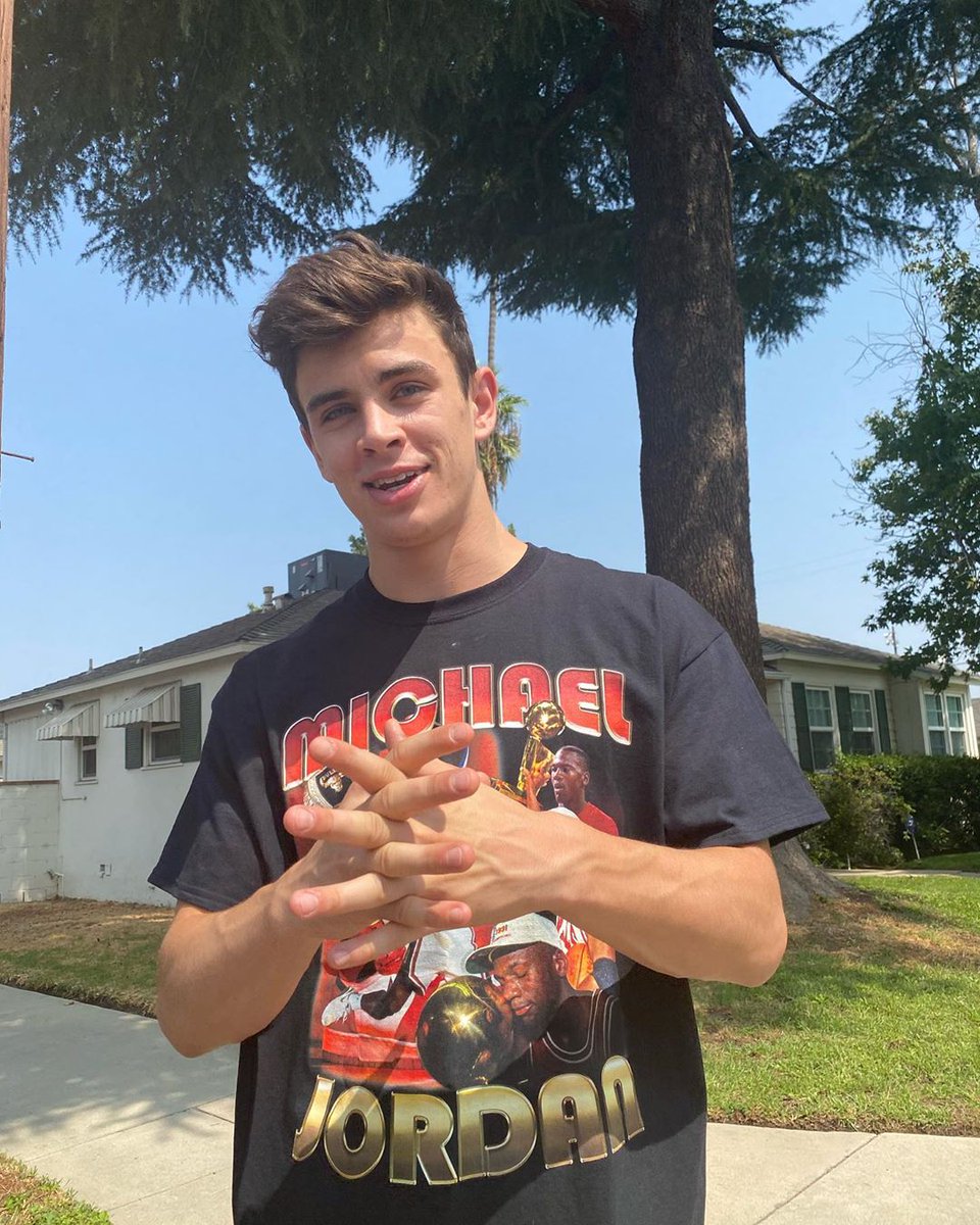 brbcklvr's tweet photo. >     Dante Hathaway      <

🌌 Beta / Lobo sin manada.

🌌 Versátil / Pasivo

🌌 Gay / Soltero

🌌 19 yrs / Estudiante de biología / Millonario desde la cuna

* Cuanta con contenido NSFW / #SexRol #GayRol #SmutRol #OpenRP https://t.co/qJUSuaQApS