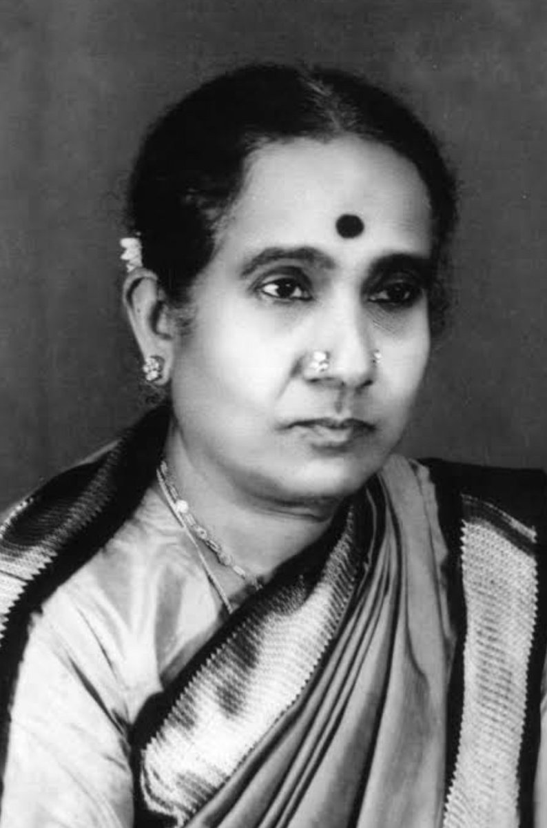 Venkatalakshamma (1906-2002) was a disciple of the famous Jatti Thayamma of the Mysore Palace. Well-read in Kannada, Telugu and Sanskrit, she was a wonderful exponent of Abhinaya. She was honoured with the  @sangeetnatak award and the Padma Bhushan. 