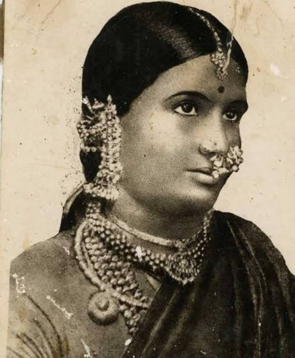 Venkatalakshamma's Guru Jatti Thayamma (1857-1947), came from a family of wrestlers. She was not a Devadasi, as rumoured later! We have less information on whom she learnt dance from. But we know she debuted when she was 15 years old. She developed the Mysore Bani of BN.