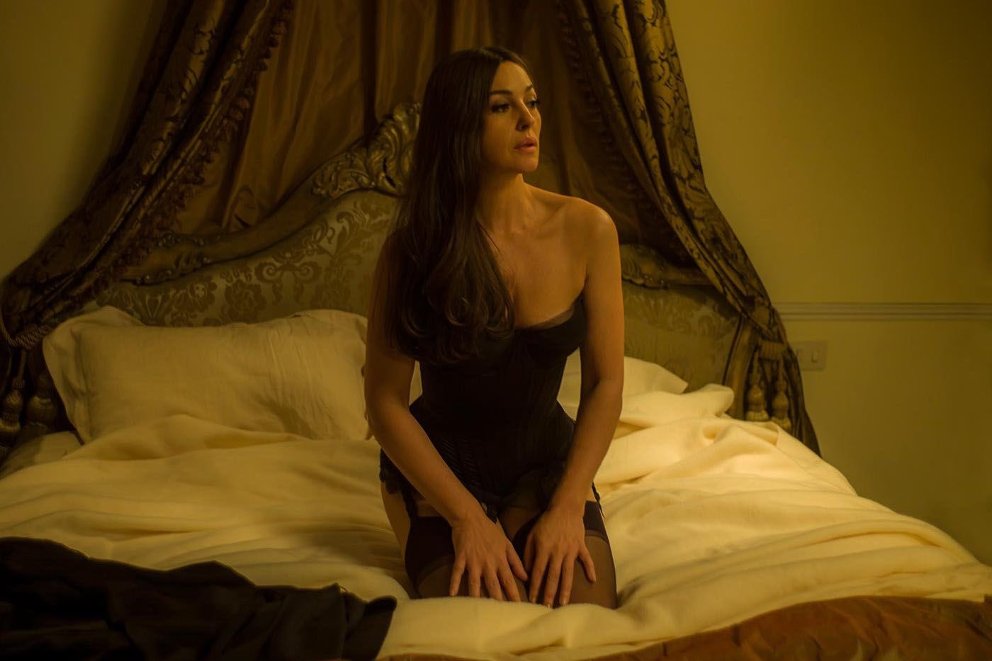Happy 56th birthday Monica Bellucci! Do you have time for a drink? 