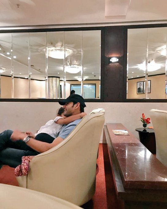 Movie Buzz (@tfimoviebuzz) on Twitter photo Superstar #MaheshBabu & #Sitara  Latest Click 📸
#SarkaruVaariPaata Superstar #MaheshBabu & #Sitara  Latest Click 📸
#SarkaruVaariPaata