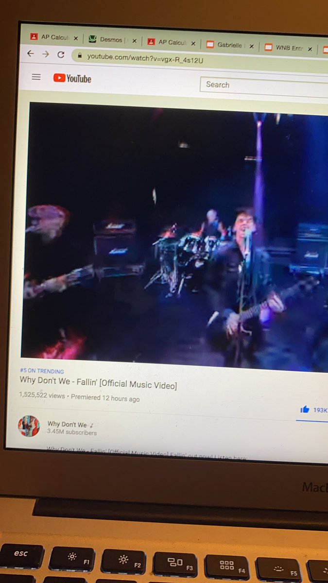 whydontwiimusic's tweet photo. 1.5 MILLION VIEWS IN 12 HOURS !!
so so beyond proud of my boys♡︎
#WDWFALLINMV #WDWFALLIN #WDWFALLINOUTNOW @ImZachHerron @jackaverymusic @JonahMarais @corbynbesson @SeaveyDaniel @whydontwemusic @keri_seavey @JeffSeavey @mytaherron @Kdancing @JonLucero24 https://t.co/mNhisECje8