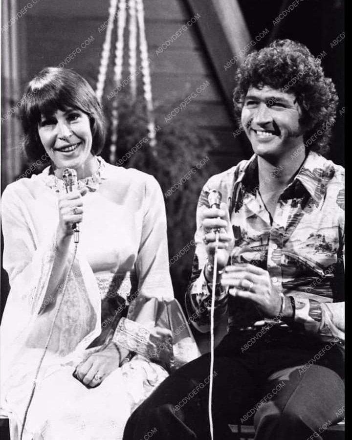 Both such a big part of the soundtrack of my childhood...  Rest in peace, Helen Reddy and Mac Davis. ❤🙏🎼 #HelenReddy #MacDavis #musicallegacy