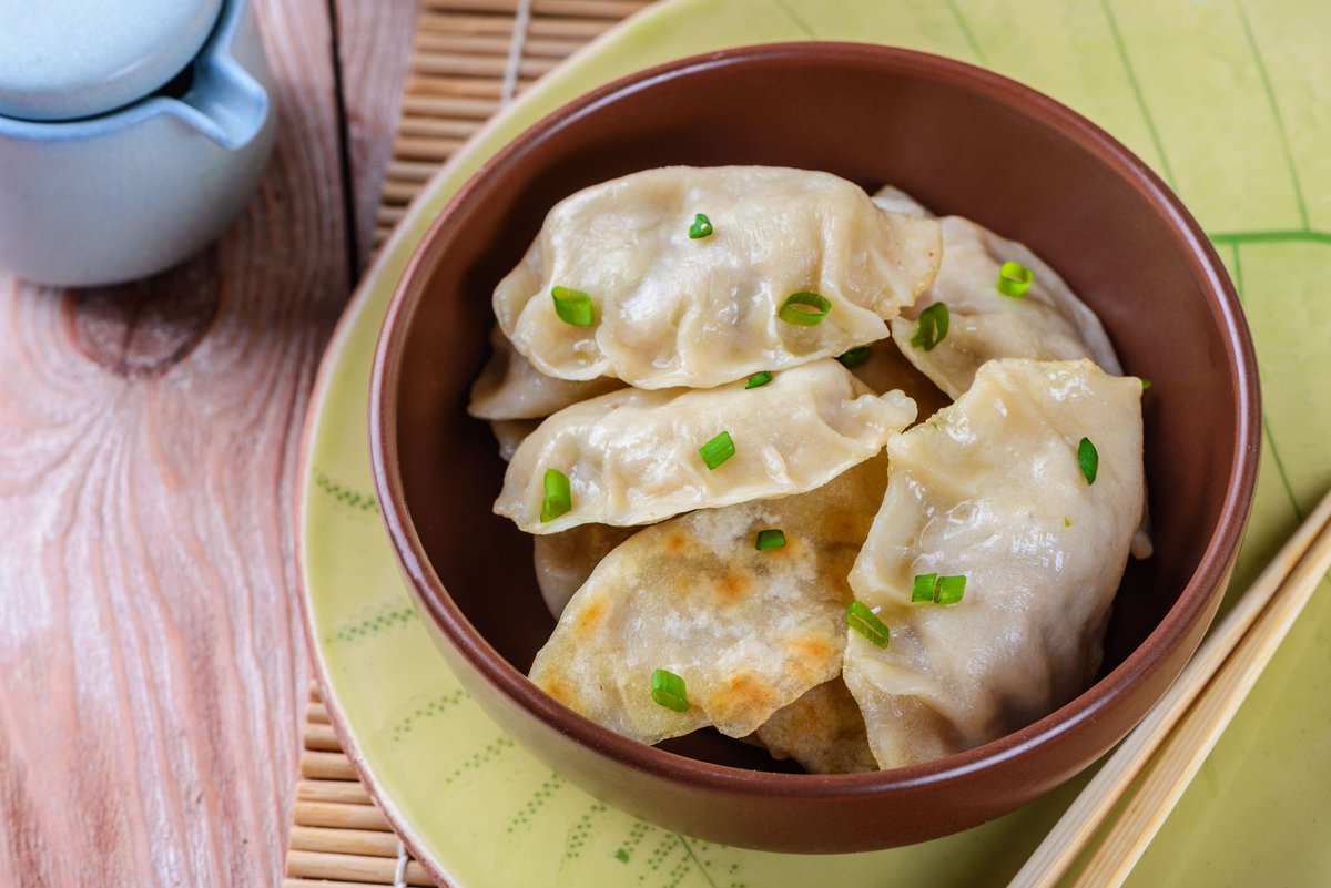 TW : FOOD .dumb thread of food stuff i likeudonjiaozi dumplings (??)sweet fried dumplingsplain white rice