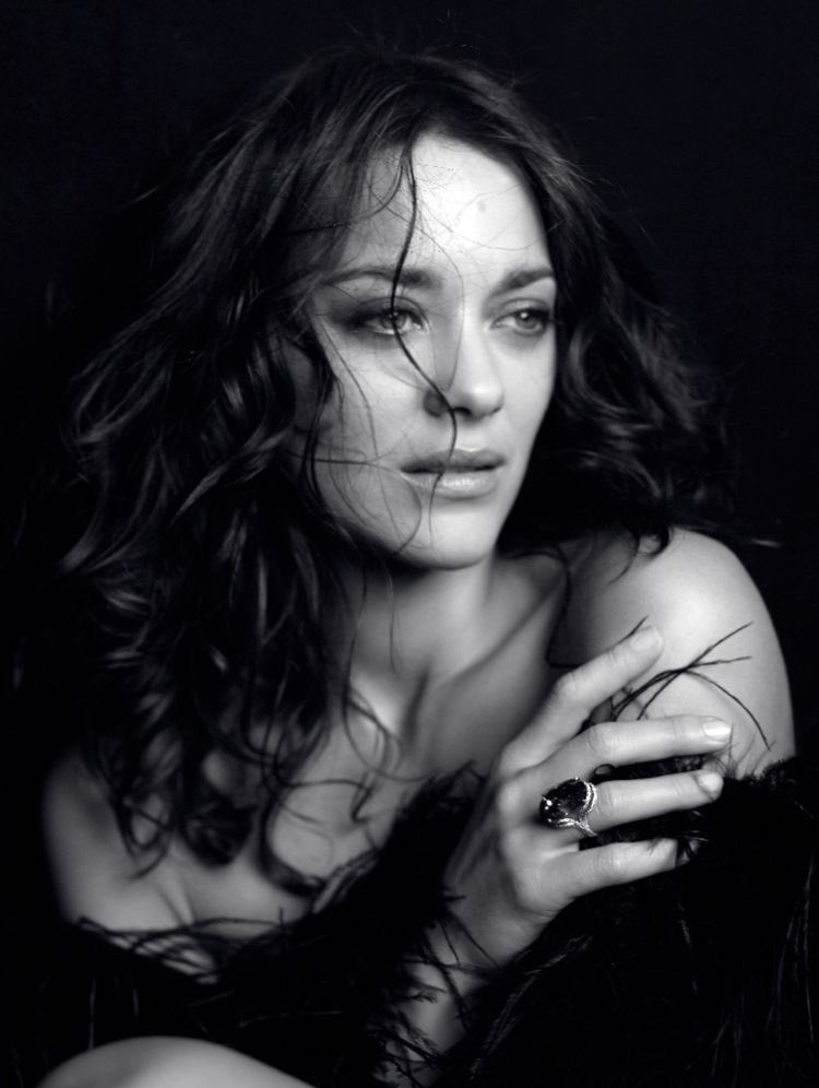 Happy Birthday Marion Cotillard.

The girl who ruins big plans in Nolan movies.  