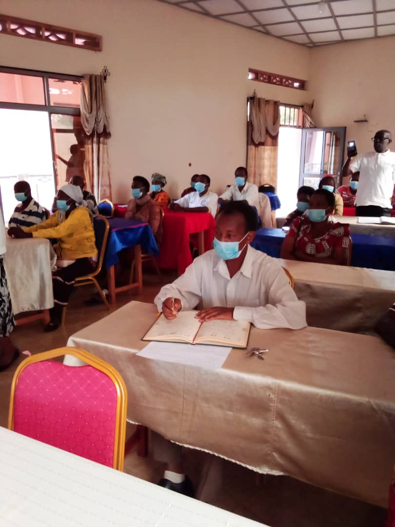 ABPInfos's tweet photo. C'était lors d'un atelier organisé, ce mercredi, par l'antenne @Gitega de  @AnssBurundi dans le cadre de l'appui au Gouvernement à la vaste campagne de sensibilisation de la population sur le respect des mesures préventives et de lutte contre le COVID - 19 https://t.co/4DjAlLw6yc