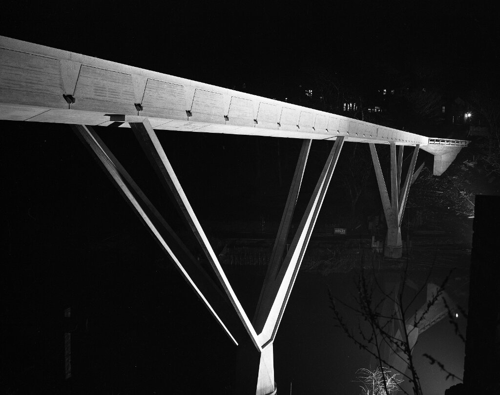 Kingsgate bridge was commissioned by  @Durham_Uni and was the last structure designed personally by Ove Arup  @ArupGroup . It opened in 1963 and is Grade 1 listed. Fillinghams, a local photographic company captured the building of the bridge. See more here  https://bit.ly/2Exn3QB 