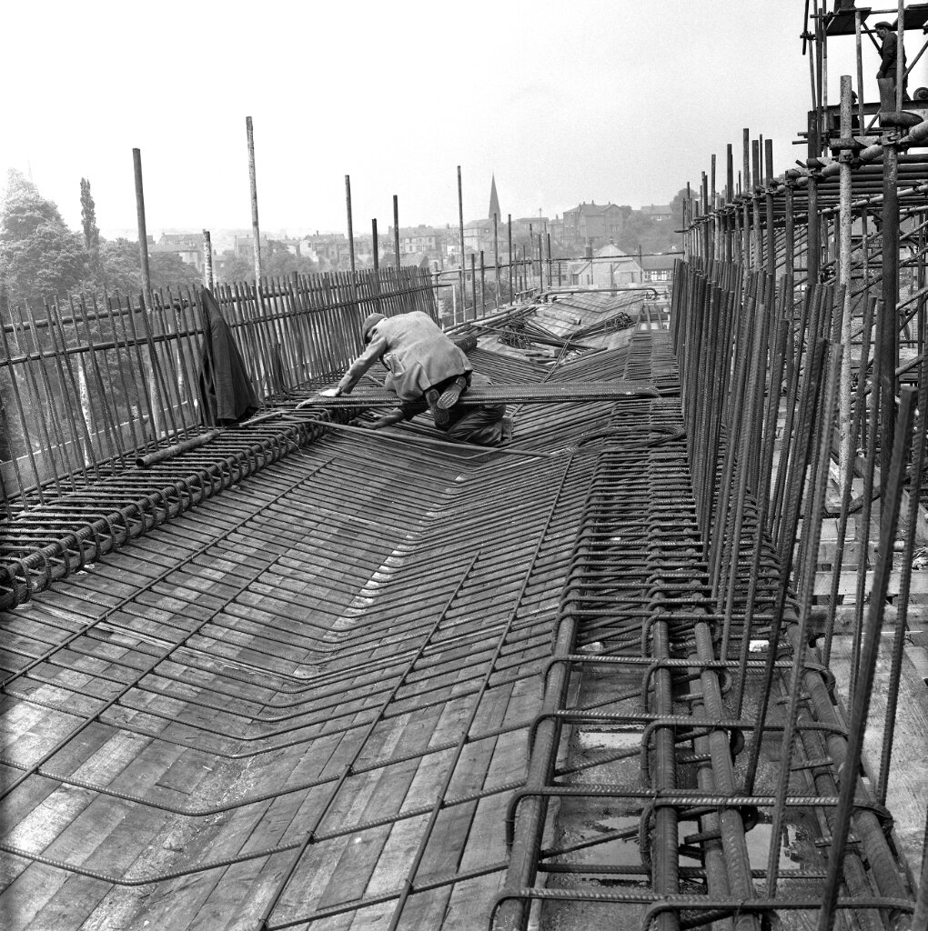  @PalaceGreenLib we look after the photographs which have recently been digitised. Here are a selection showing construction of Kingsgate Bridge.A workman laying the steelwork to cast the concrete walkway