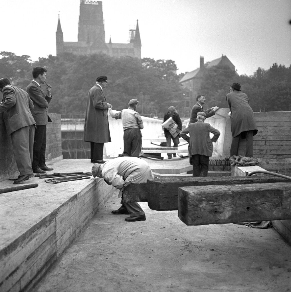 Ove Arup, in the beret, overseeing the two halves of the bridge meeting for the first time.