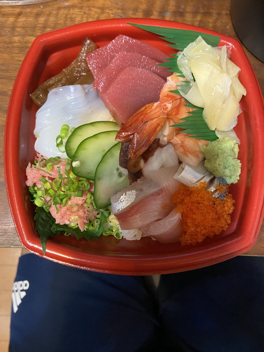 早坂啓吾 サバエとヤッたら終わる2巻発売中 En Twitter 今日は高円寺の沖縄料理屋 抱瓶で沖縄焼きそばとソーミンチャンプルーと隣の握り七福神で海鮮丼テイクアウトしながら長崎の試合見る酒飲みながら