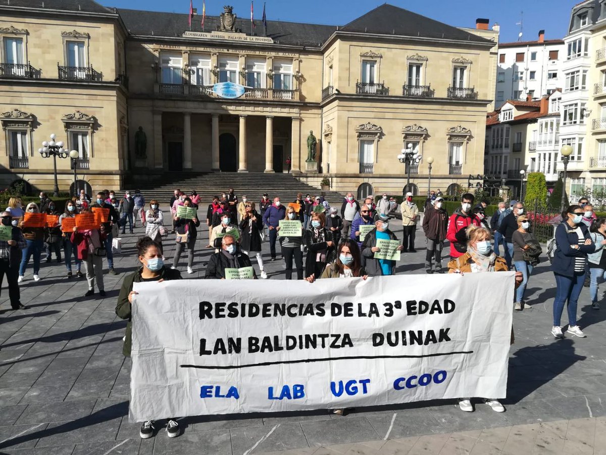 📢ELA, LAB, UGT y CCOO reiteran, en una concentración en #Gasteiz, que su demanda de apertura de una mesa de negociación en las #residencias de Álava sigue sin respuesta
https://t.co/qarcjy7E9S
#ErresidentziakBorrokan https://t.co/2rDzrDMJkS