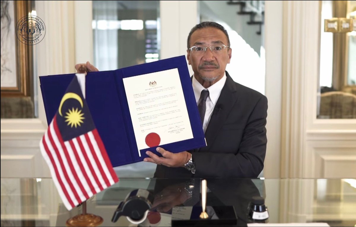 ican_australia's tweet photo. Malaysia just became the 46th state party to the Treaty on the Prohibition of Nuclear Weapons.
Thank you for putting your pen to excellent use @HishammuddinH2O!
#nuclearban https://t.co/vWh3CTopZh