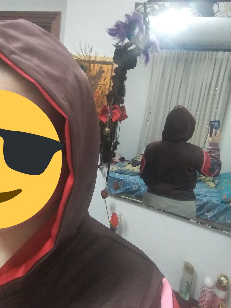 //*small inhale* aaaaaaaaaaaahhhhh
YA ME HAN LLEGADO LAS SUDADERAS DE LOK!!!
SON PERFECTAS
(ignorad la cama sin hacer. Estaba demasiado emocionada, queria probarmelas primero)