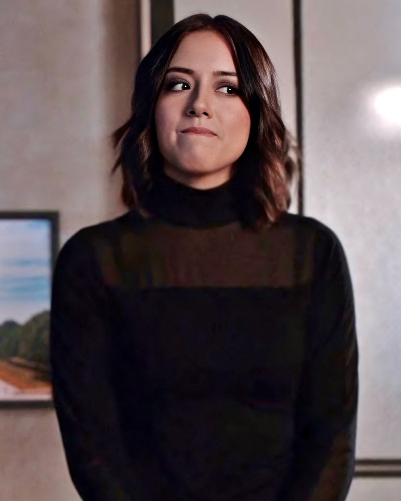 smiling/dorky/soft  @chloebennet pics to make you smile. a thread: