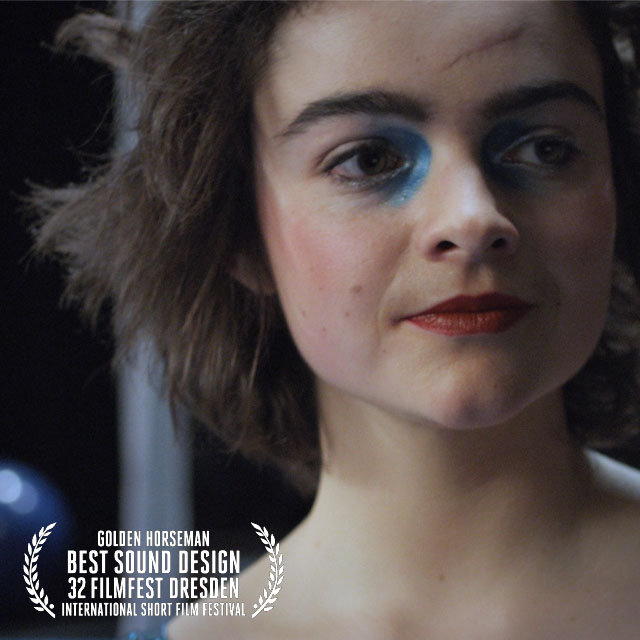 FilmfestDresden's tweet photo. #ffdd20 Rückblick: "Zunächst fällt die Abwesenheit von Musik auf. Beim Erscheinen stellt sie unabhängig vom Bild die Emotion der Hauptfigur dar: Eine Verwandlung von Unruhe in Stärke.“ Herzlichen Glückwunsch an Jan Pfitzer (Filmmusik) & Johann Meis (Sound) für PLUME. https://t.co/DFLDWtXsHE