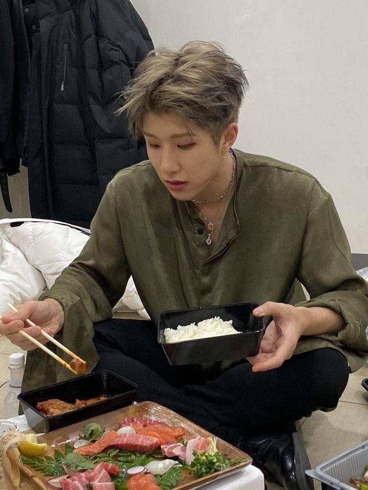 HE LOOK PERFECTLY HANDSOME EVEN WHEN HE’S EATING[ #진진 |  #아스트로   |  #Jinjin |  #아스트로진진 |  #ジンジン |  @offclASTRO ]